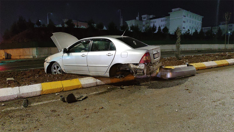 Haliliye’de otomobil refüje çıktı: 5 yaralı