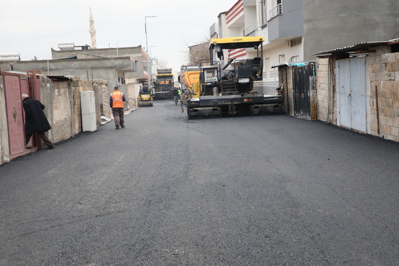 Viranşehir’de asfalt çalışmaları devam ediyor