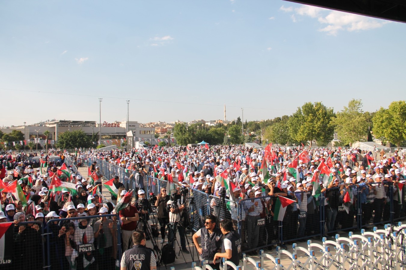 Şanlıurfa’da Erbakan’ın katılımıyla “Filistin için Kıyama Davet” mitingi düzenlendi
